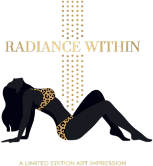 Nadruk Radiance Within – Czarna Sylwetka Kobiety, Złota Panterka & Glamour Art Impression - nadruk
