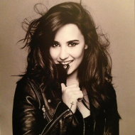 Bluza Demi Lovato 2