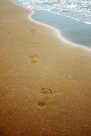 odbicie stóp na plaży